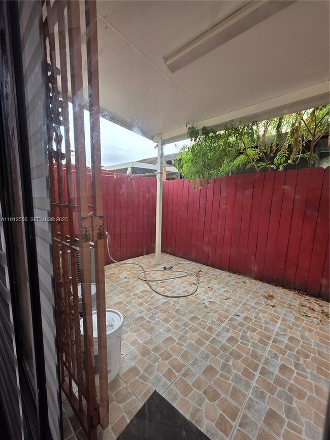 Building Photo - 111 SW 113th Ave