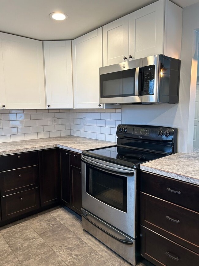 Building Photo - Updated Charmer