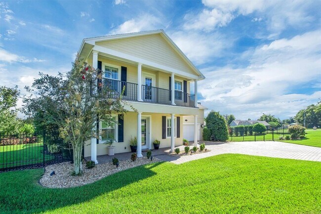 Building Photo - 2610 Grace Manor