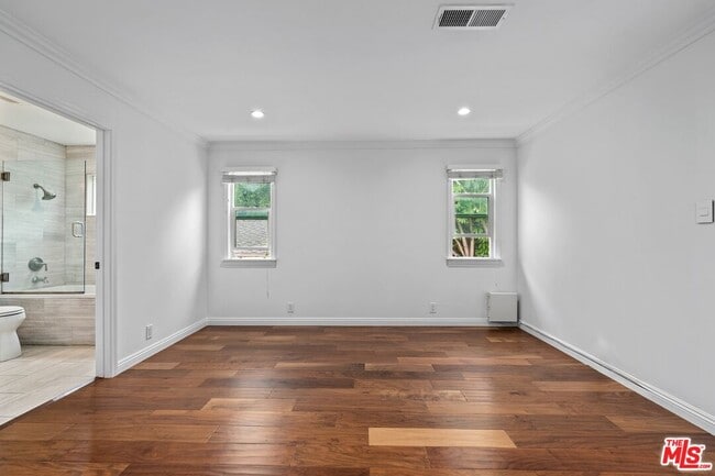 Building Photo - 3325 S Bentley Ave