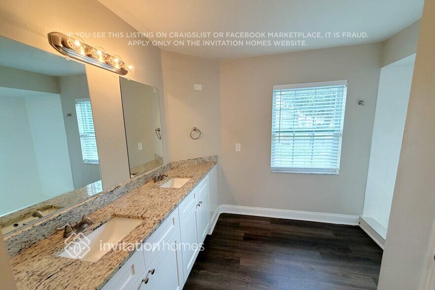Building Photo - 676 Regency Way