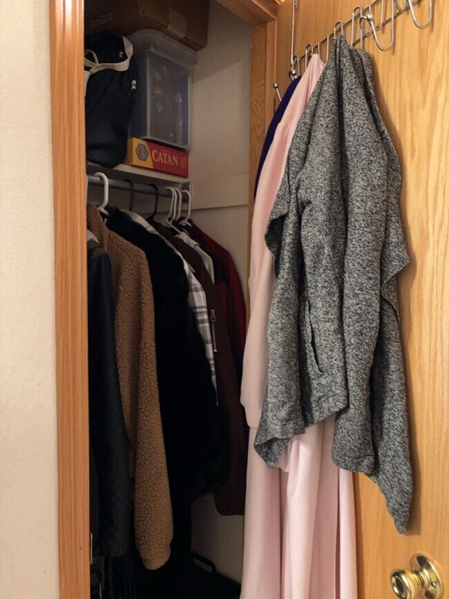 Building Photo - STUDENTS WELCOME! 3 Bed, 2 Bath Duplex in West Fort Collins close to Foothills