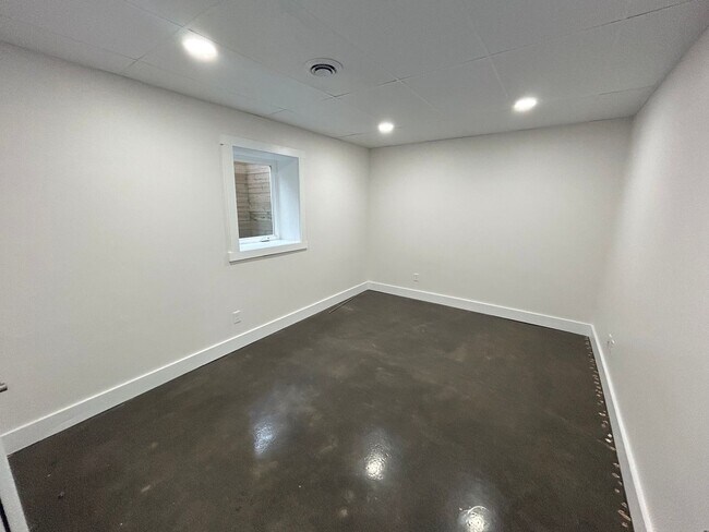 Building Photo - 3089 Pandapas Pond Rd