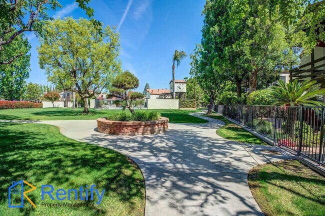 Building Photo - Gated 2bed/2bath home with lots of amenities