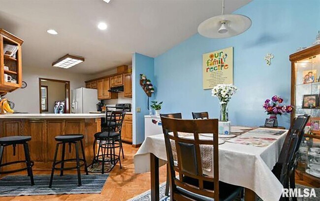 Building Photo - 2605 Montega Dr