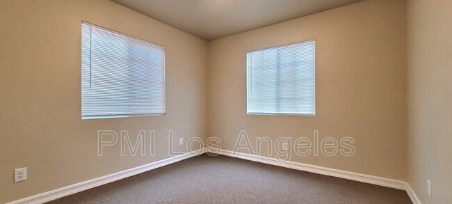 Building Photo - 10314 San Pedro St