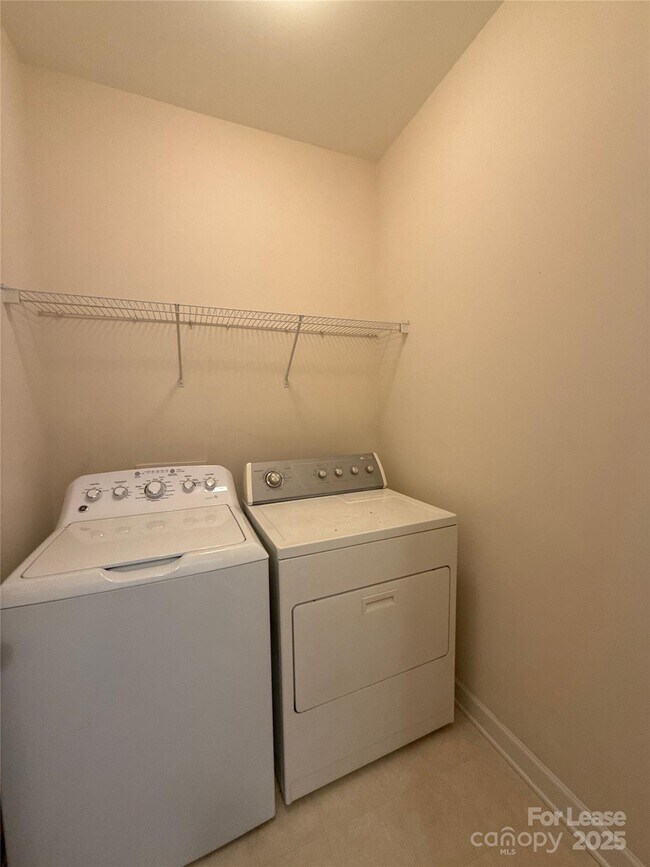 Building Photo - 15513 Goosefoot St