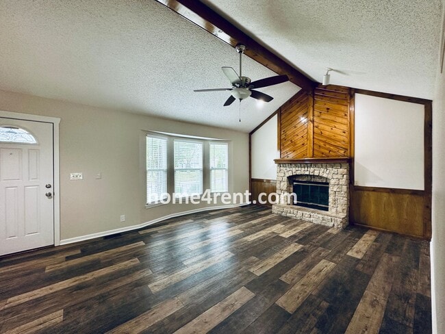Building Photo - Wonderful Three Bedroom Olathe Home in a Q...