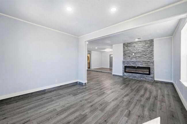 Building Photo - 3922 Rainier St