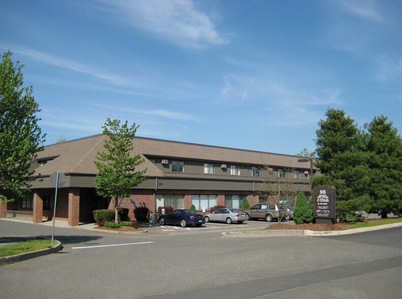 Building Photo - 96 Danbury Rd
