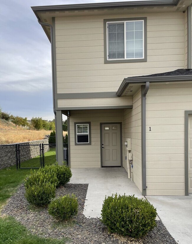 Stealth Investments, LLC. 217 N 76th Ave Yakima WA 98908 Apartment