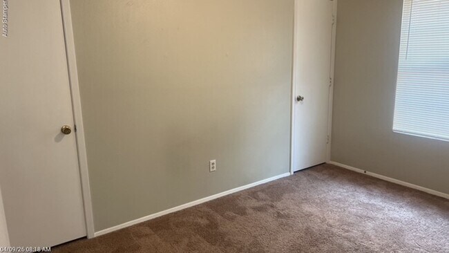 Building Photo - 501 Lantana Dr