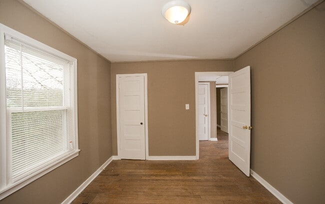 Building Photo - Available 12/29/25 with a Move- In- Special! -Charming 3 Bedroom Home.