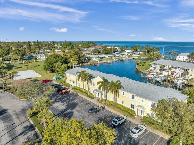 Building Photo - 4728 Beach Dr SE