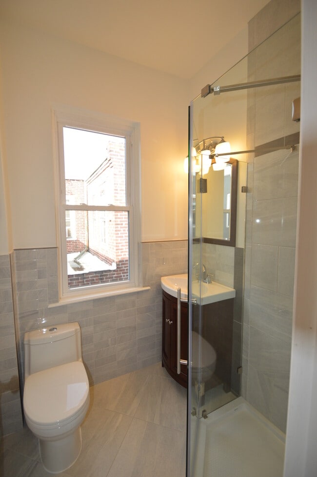 Building Photo - Beautifully Renovated 2BR Fishtown Home with Deck AVAIL 6/1