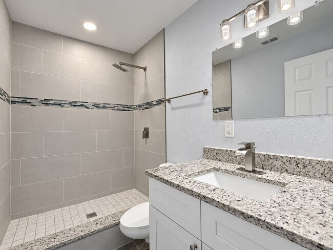 Building Photo - 23 Country Club Dr