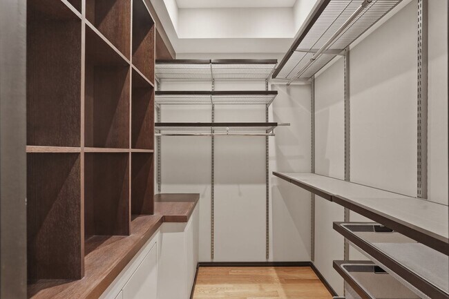 Building Photo - This exceptional West Market location is just steps from Reston Town Center, offering convenient ...