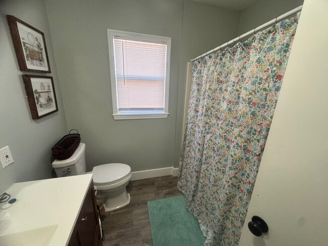 Building Photo - 734 Memorial Dr