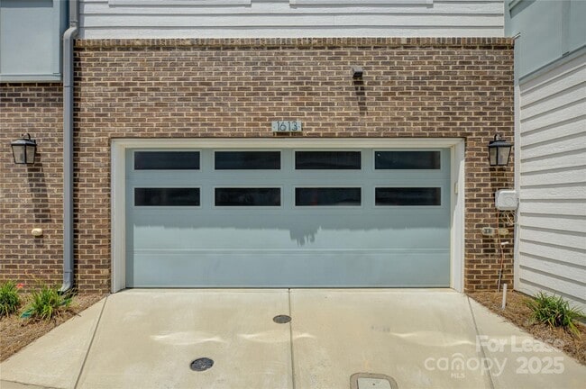 Building Photo - 1613 Chatham Ave