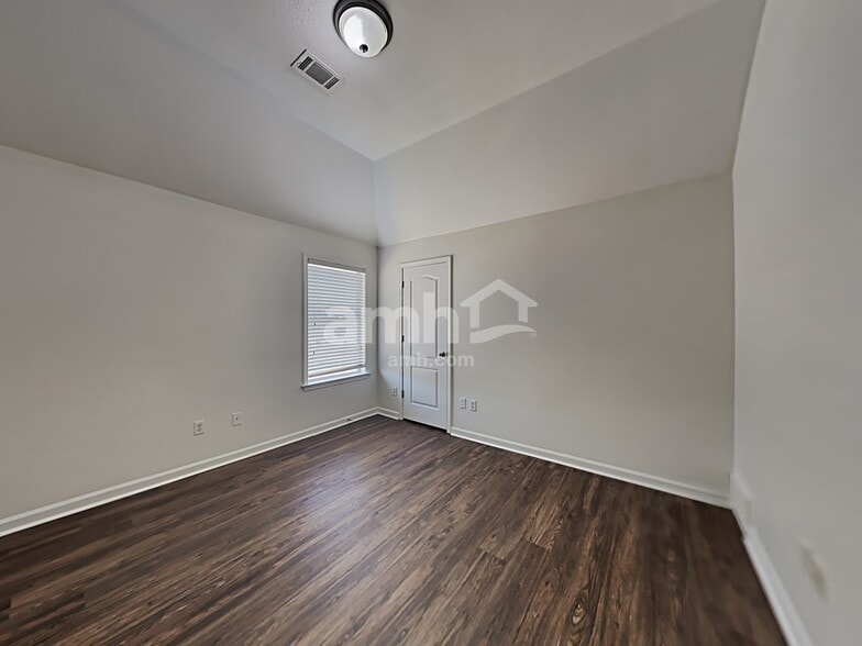 Building Photo - 9664 Woodland Creek Ln