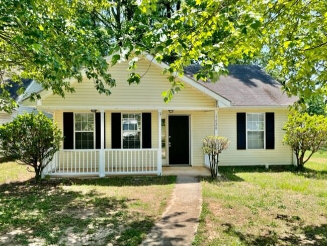 Building Photo - Charming ranch-style 2 Bedroom 1 Bath home in Pineville offering comfortable single-level living.