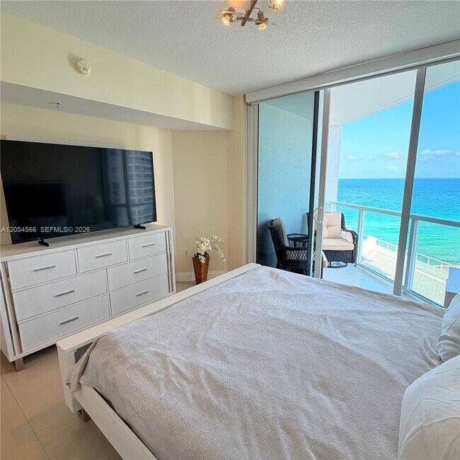 Building Photo - 16699 Collins Ave