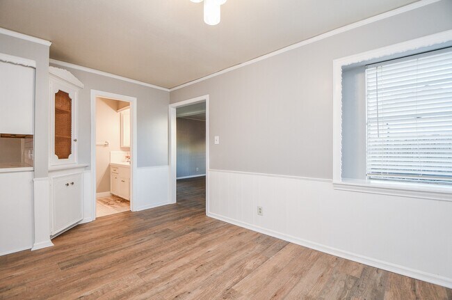 Building Photo - 7310 Ridge Oak Dr
