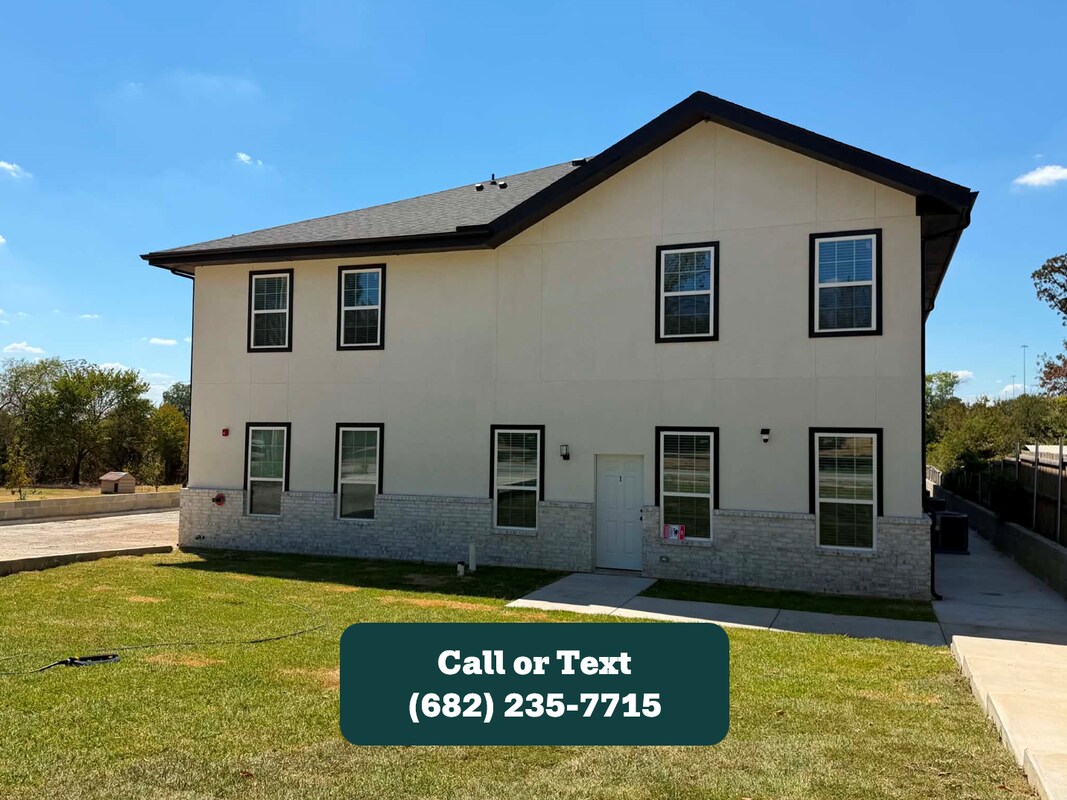 Building Photo - 6800 Oak Crest Dr W