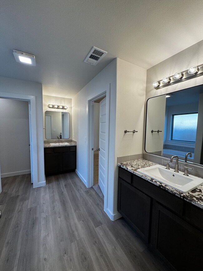 Building Photo - Fabulous Luxury Newer 2026 Build 3/2/2