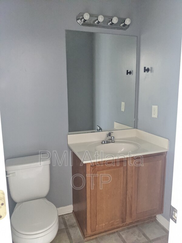 Building Photo - 2150 Lenox Ave