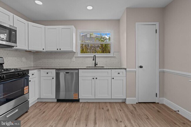 Building Photo - 131 Kipling Dr