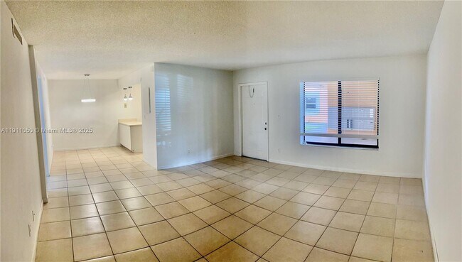 Building Photo - 6900 SW 39th St