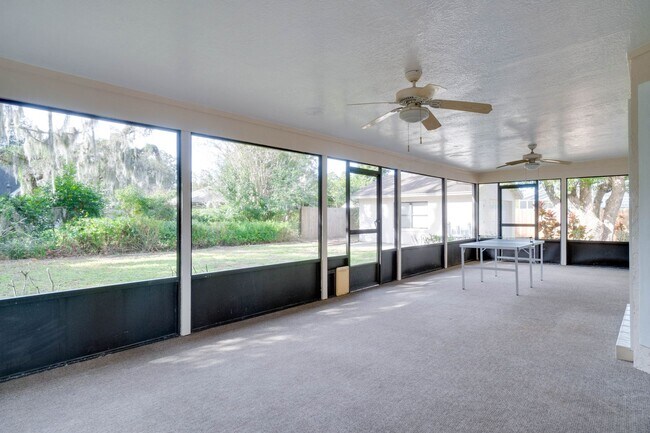 Building Photo - FOR RENT!!! STUNNING AND SPACIOUS SINGLE FAMILY HOME WITH LAKE VIEW...