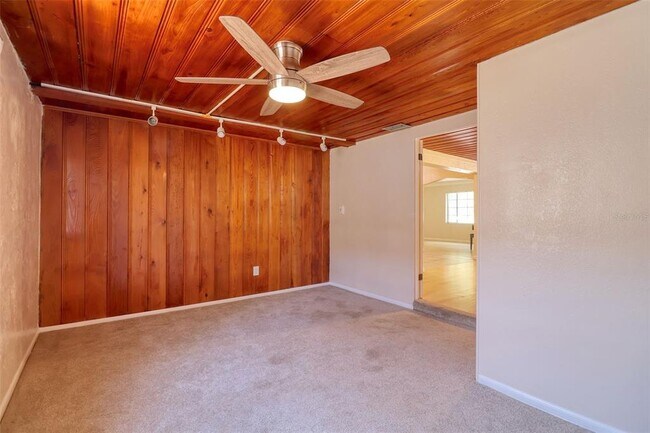 Building Photo - 4845-4825 25th Ave N