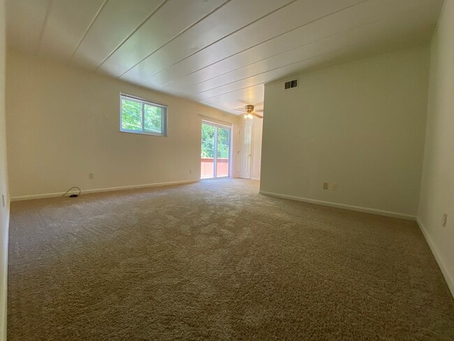 Interior Photo - Four Seasons Apartments