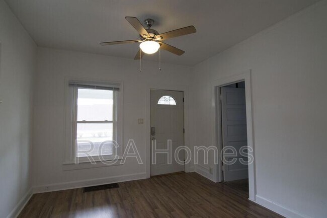 Building Photo - 901 N Linwood Ave