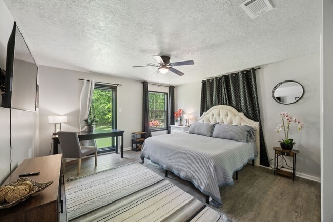 Building Photo - 10 Boat Launch Rd