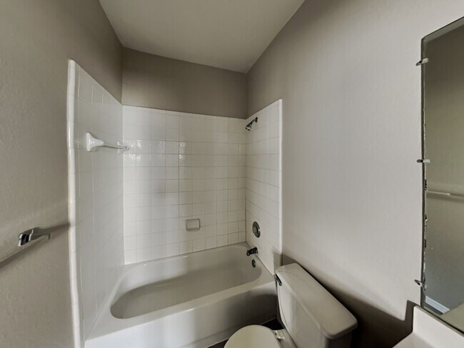 Building Photo - 1250 Nicholas Manor