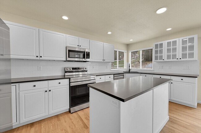 Primary Photo - Northeast Colorado Springs House in Sierra...