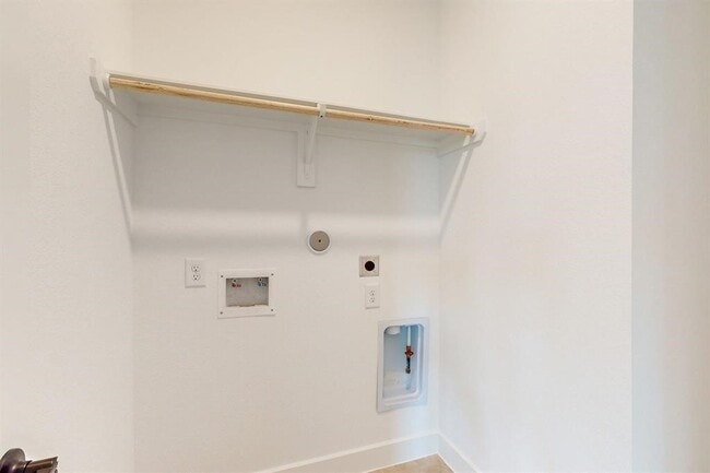 Building Photo - 9510 Dearborn Creek Dr