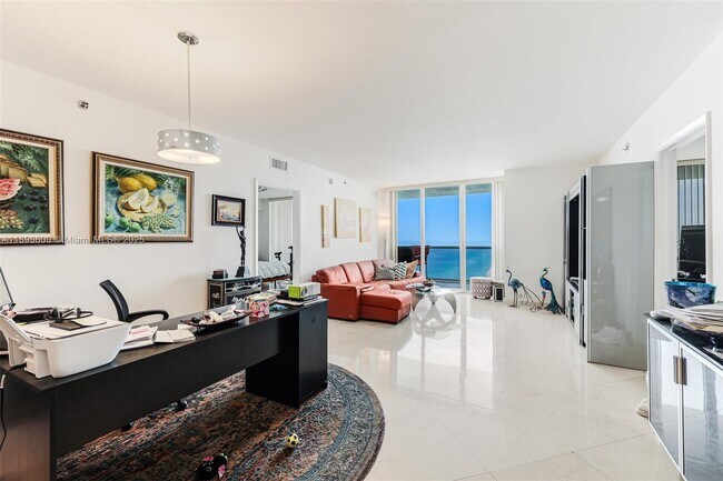 Building Photo - 1830 S Ocean Dr