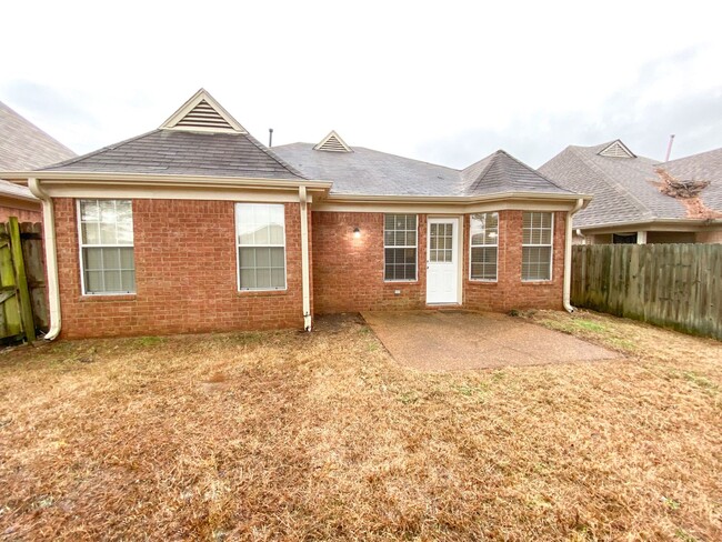 Building Photo - 3 bedroom, 2 bathroom near Macon and Houst...