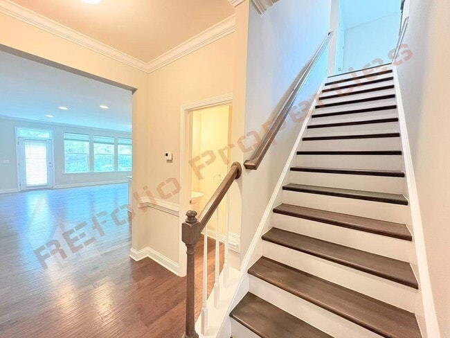 Building Photo - 713 Newlyn Dr