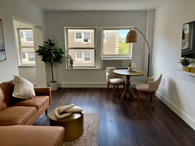 Building Photo - 5638 N Ashland Ave