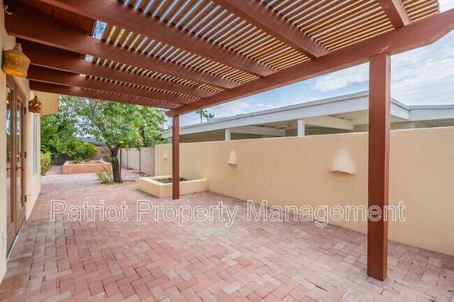 Building Photo - 7024 E Orange Blossom Ln