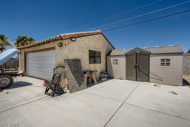 Building Photo - 5945 N El Capitan Way