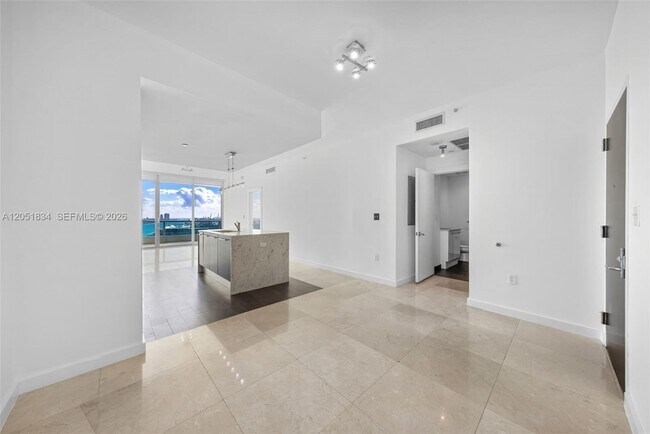 Building Photo - 900 Biscayne Blvd