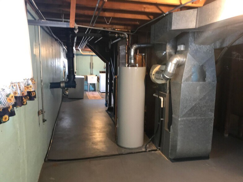 Building Photo - 782 N Van Auken St