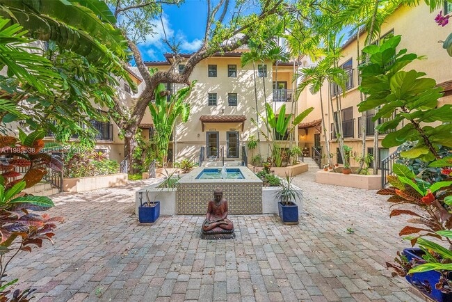 Building Photo - 2767 Coconut Ave