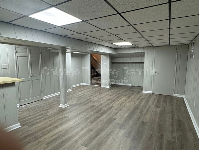 Building Photo - 1127 E 159th Pl